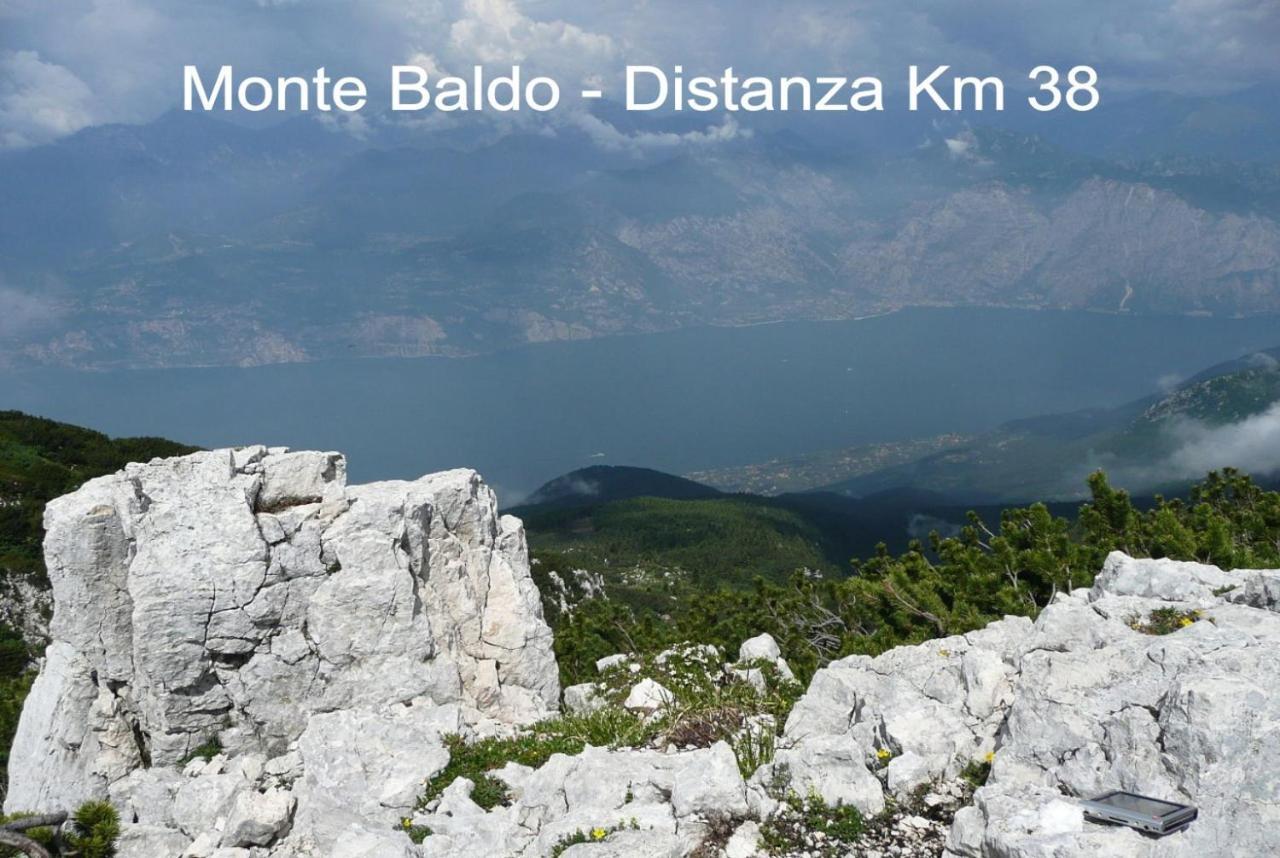 Appartamento "Il Vicolo" Peschiera del Garda Buitenkant foto